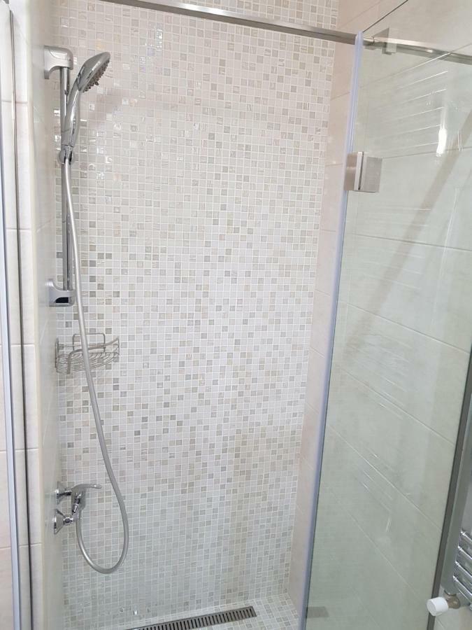 Central Comfortable One-Bedroom Apartment Кишинёв Экстерьер фото